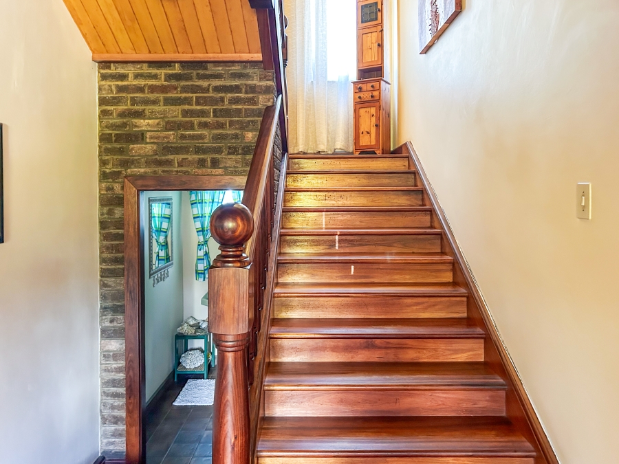8 Bedroom Property for Sale in Greenfields Western Cape